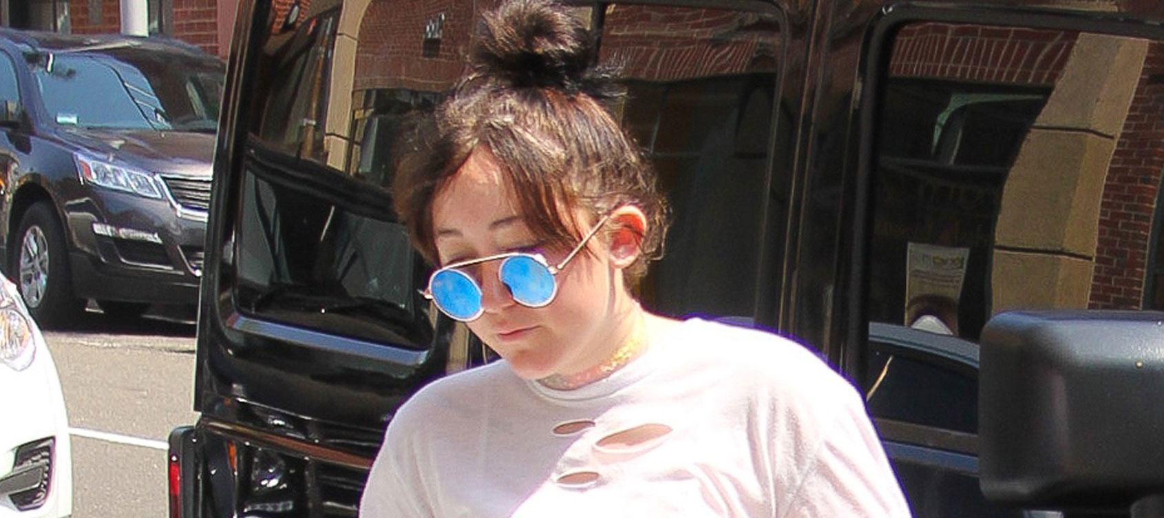 Noah Cyrus Shares Love for Pal Logan Morris | Noah Cyrus, Tish Cyrus ...