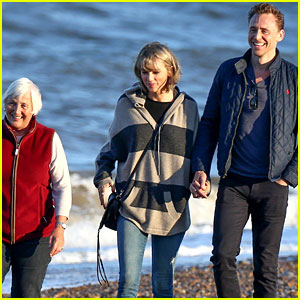 Taylor Swift Goes for Beachside Sunset Stroll with Tom Hiddleston & His Mom!