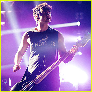 5 Seconds of Summer Rocks Out for Macy's Fireworks Special! (Video)
