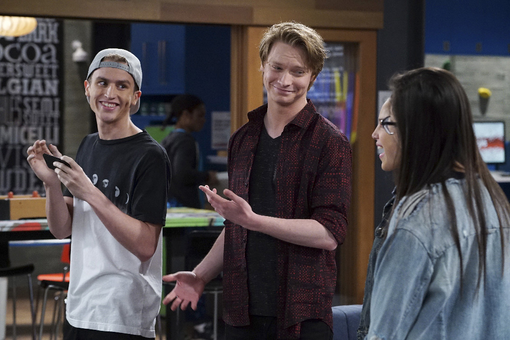 Calum Worthy Guest Stars On Bizaardvark Tonight Bizaardvark Calum Worthy Television