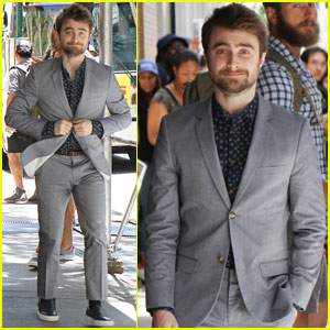 Daniel Radcliffe Tries to Bore the Press Into Not Caring About His Private Life