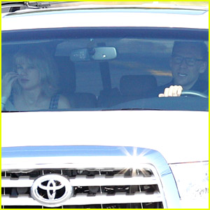 Taylor Swift Flies Out of Rhode Island with Boyfriend Tom Hiddleston After July 4th Weekend