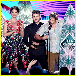 Shelley Hennig & 'Teen Wolf' Win at Teen Choice Awards 2016