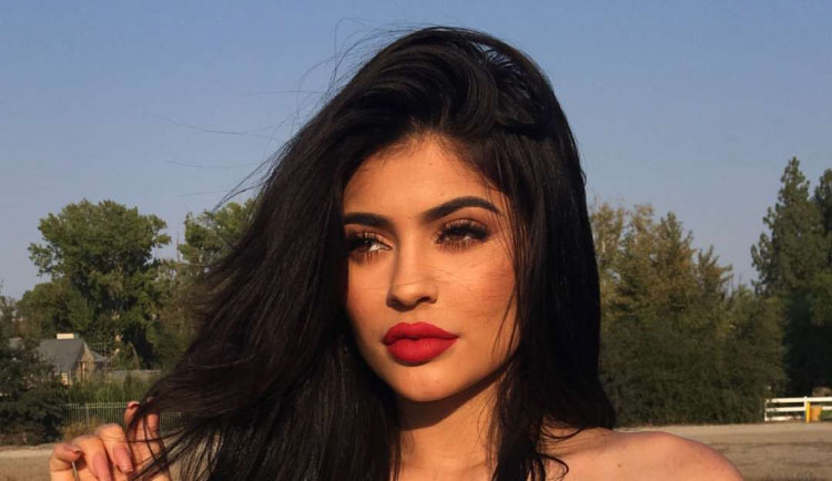 Kylie Jenner Does A Twitter Qanda About Her Breasts Kylie Jenner Just