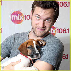 Phillip Phillips Plays With a Puppy Before Private Performance in Pennsylvania