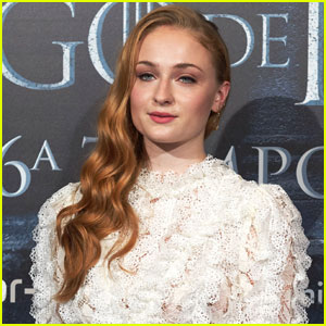 Sophie Turner Reveals Platinum Blonde Hair Makeover