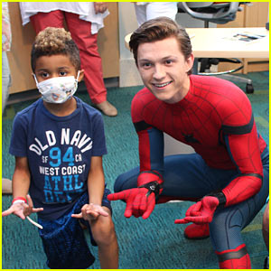 Tom Holland Dresses as Spider-Man to Visit Children's Hospital! | Spiderman,  Tom Holland | Just Jared Jr.