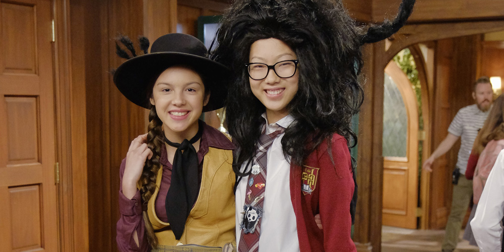 Bizaardvarks Frankie Paige Sing About A Bad Hair Day In Exclusive