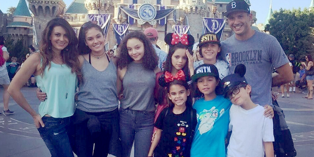 Jenna Ortega & ‘Stuck In The Middle’ Cast Hit Disneyland! | Ariana ...