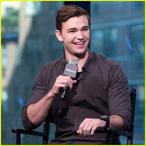 Burkely Duffield Promotes New Show 'Beyond' at Build Series & NYCC