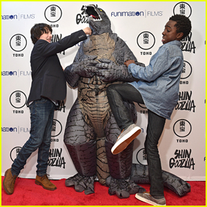 Stranger Things' Caleb McLaughlin & Finn Wolfhard Take Down Godzilla at New York Comic Con Event