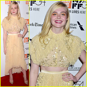 Elle Fanning Shows Off Infectious Smile at '20th Century Women' Premiere