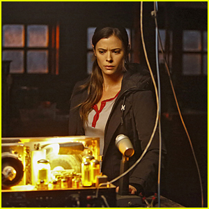 Peyton List Returns To CW in 'Frequency' Tonight - See A Sneak Peek!