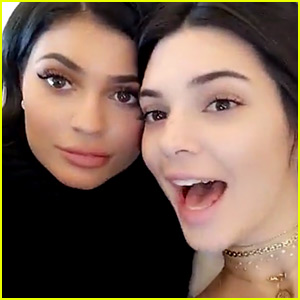 Kylie Jenner Hosts Thanksgiving Dinner at Her House! | Kendall Jenner ...