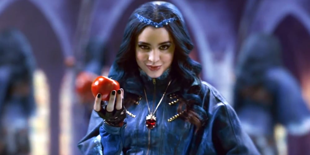 Star Sofia Carson Wonders If Evie Has Any Siblings In ‘Descendants ...