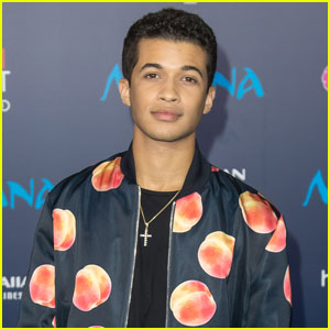 Jordan Fisher Looks Hot in These Behind-the-Scenes 'Hamilton' Photos!
