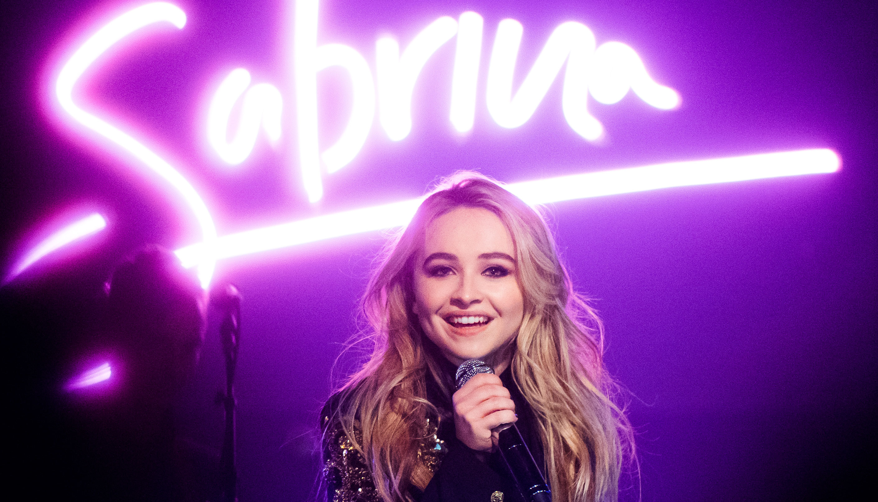 Sabrina Carpenter Wants To Do Carpool Karaoke With James Corden ...