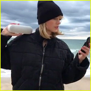 Taylor Swift's Thanksgiving Squad Does the Mannequin Challenge - Watch Now!