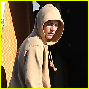 Justin Bieber Flies Out of Town With Mystery Lady!