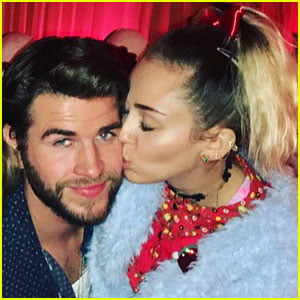 Miley Cyrus & Liam Hemsworth Are Such a Cute Christmas Couple!