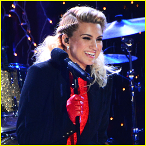 Tori Kelly Blows Us All Away with 'O Holy Night' at Christmas in Rockefeller Center