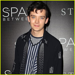 Asa Butterfield Learned To Walk Like A Martian With Ankle Weights for 'Space Between Us'