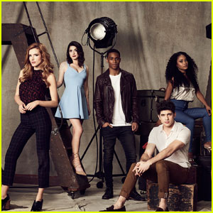 Bella Thorne's New Show 'Famous in Love' Gets Hot Cast Photos!
