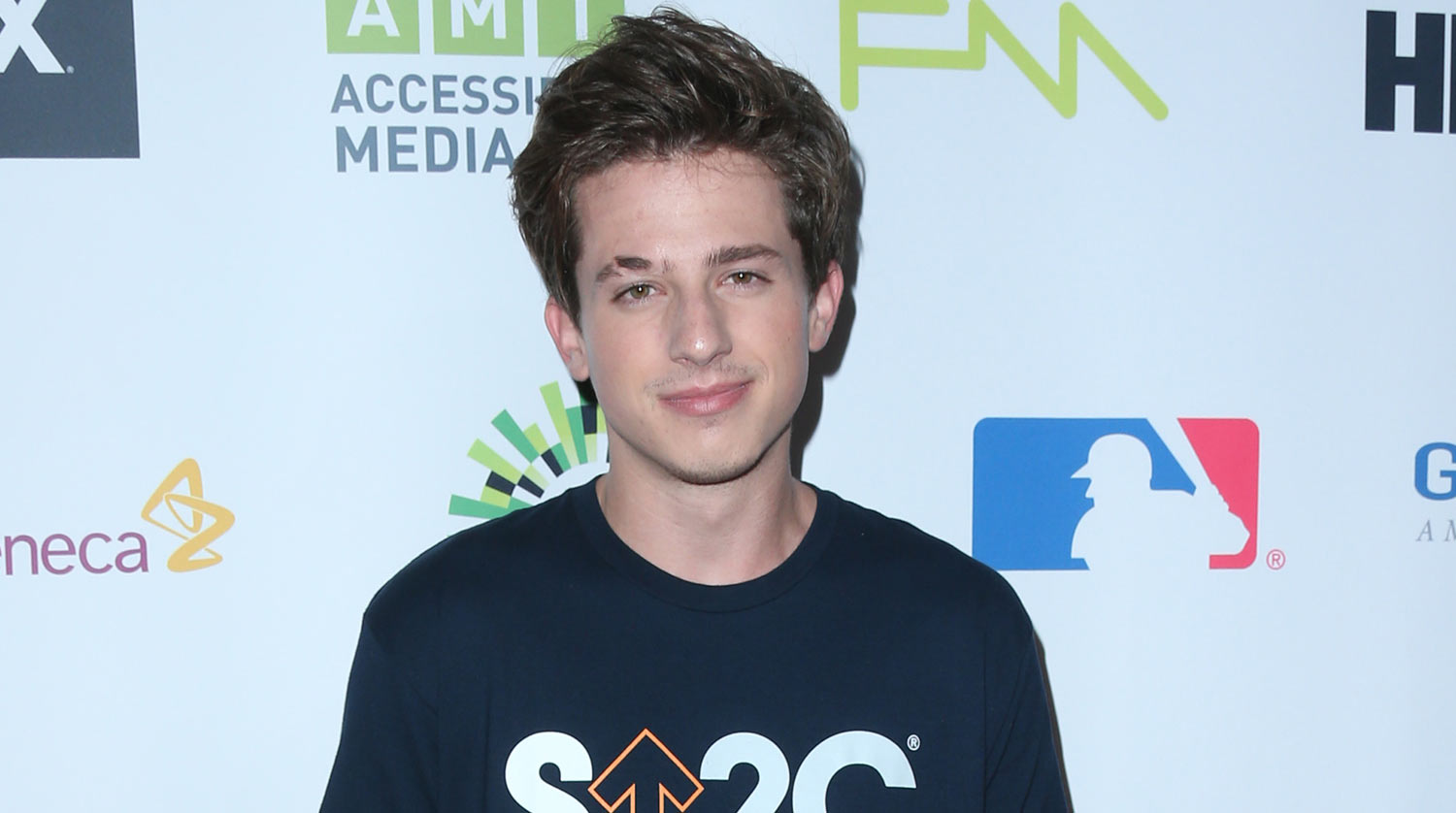 Charlie puth что у него с бровью