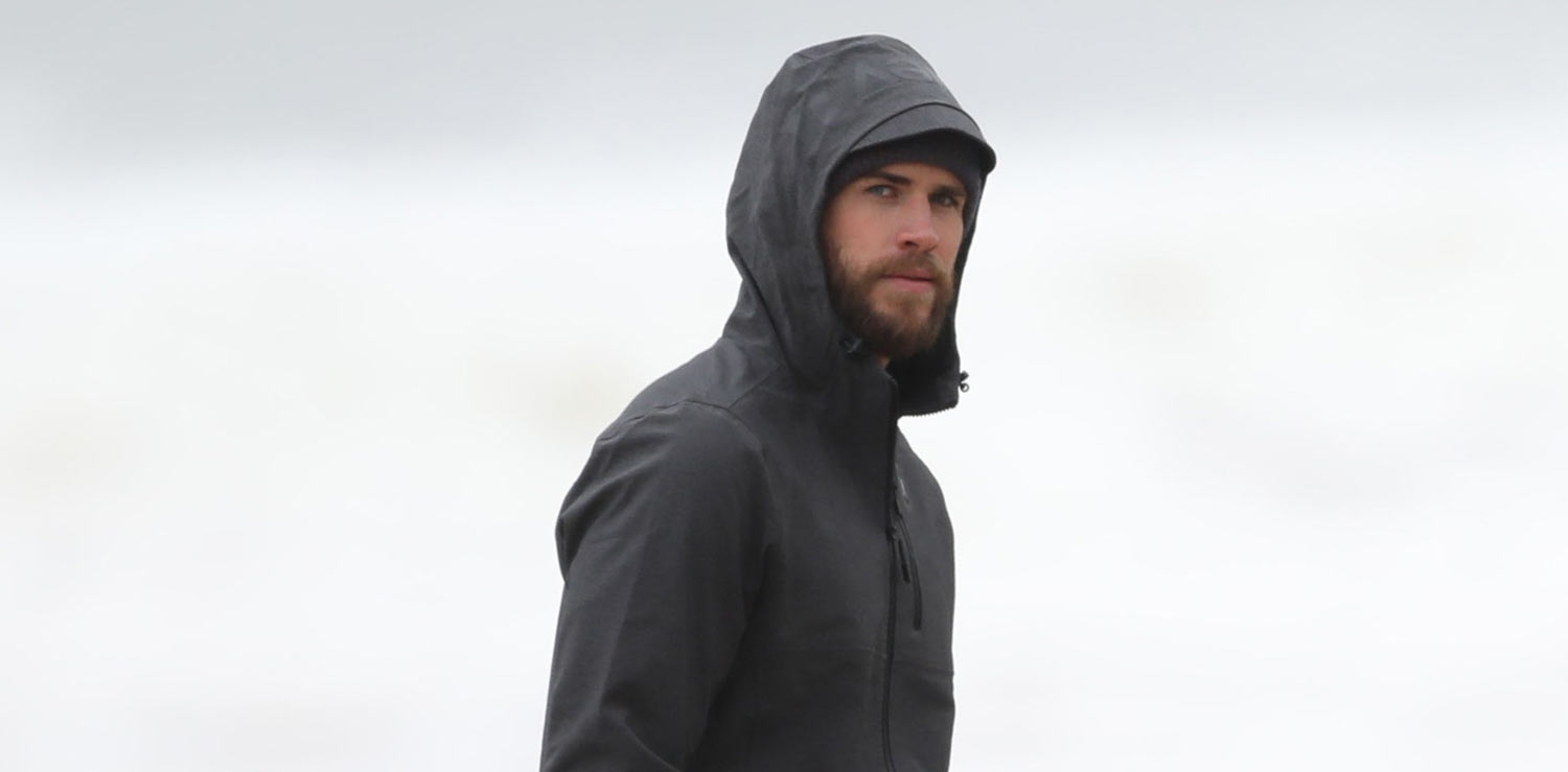 Liam Hemsworth Looks Hot While Taking Stroll on the Sand | Liam ...