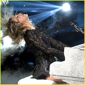 Taylor Swift Sang 'All Too Well' Live Again & We Can't Deal - Watch Video!