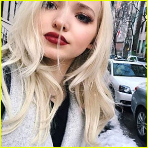 Dove Cameron's Makeup-Free Selfie With Fan is So Sweet -- Pic Inside