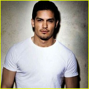 Pretty Little Liars' Star Nicholas Gonzalez Welcomes Baby Girl