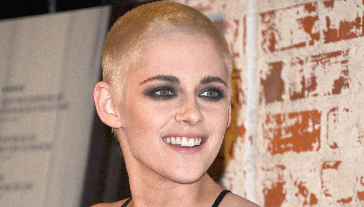 Kristen Stewart Cuts All Her Hair Off Dyes Shaved Head Blonde Kristen Stewart Just Jared Jr