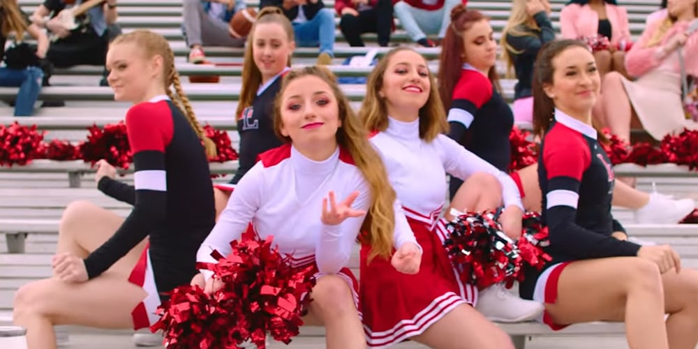 Brooklyn & Bailey Cheerleaders For ‘Dance Like Me’ Music Video