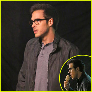 Chris Wood Looks Hot Eating An Ice Cream Cone For 'Supergirl'