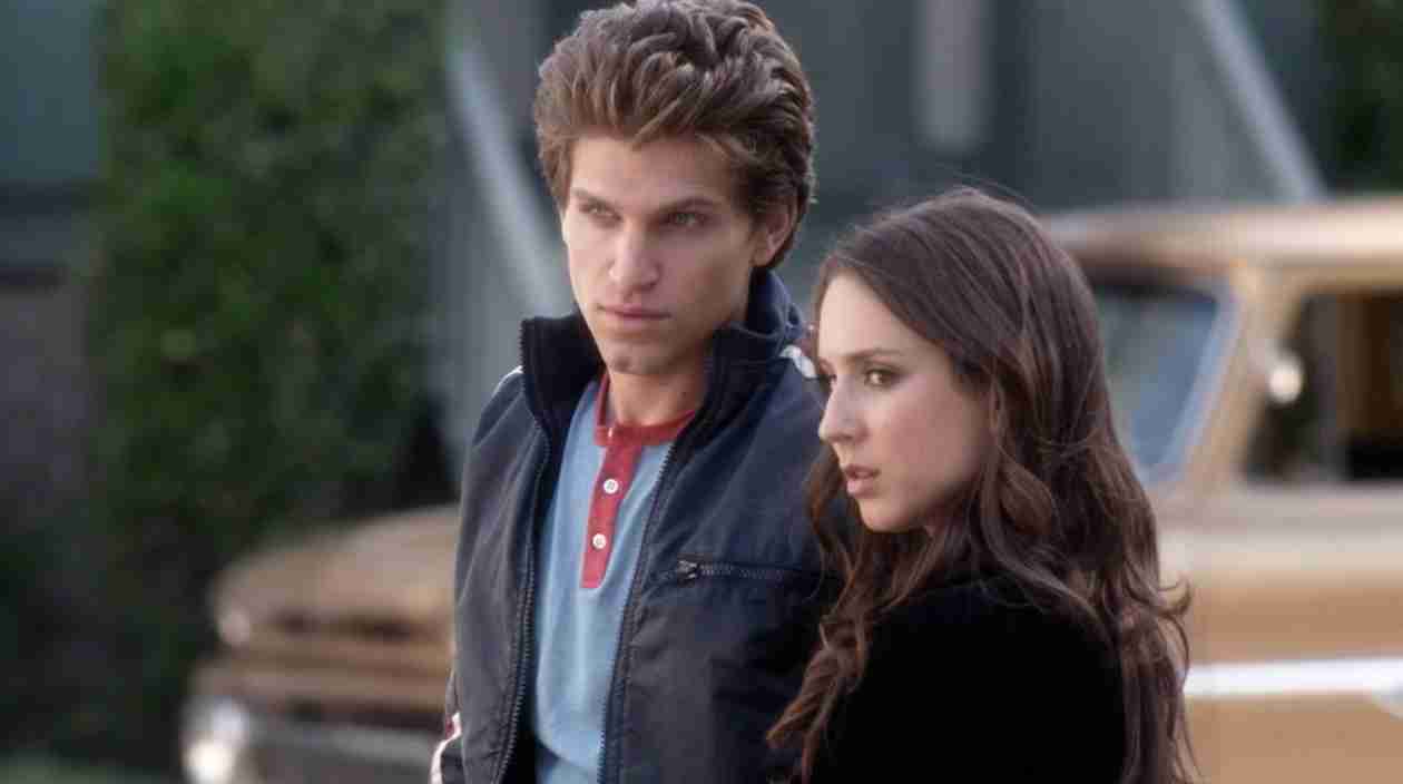 Pretty Little Liars Spencer Et Toby Keegan Allen Previews Spencer & Toby's Relationship In 'PLL's Final 10  Episodes | Keegan Allen, Pretty Little Liars, Television, Troian Bellisario  | Just Jared Jr.