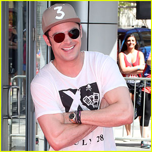 Zac Efron Joins 'Baywatch' Cast for a SlowMo Run!