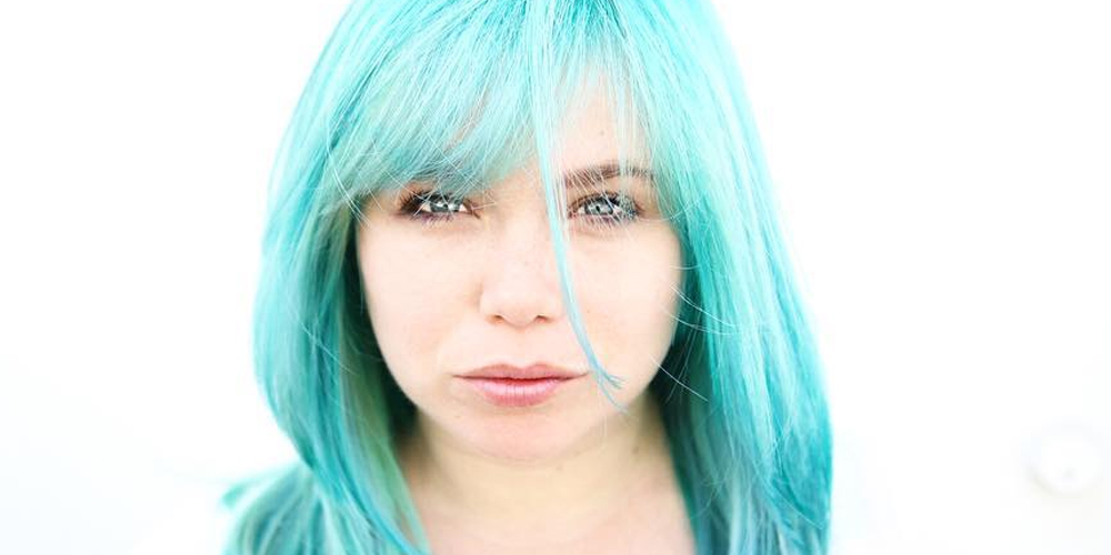 Last Man Standing's Amanda Fuller Dyed Her Hair Aquamarine Blue For The  Most Empowering Reason | Amanda Fuller, Beauty | Just Jared Jr.
