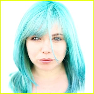 Last Man Standing's Amanda Fuller Dyed Her Hair Aquamarine Blue For The Most Empowering Reason