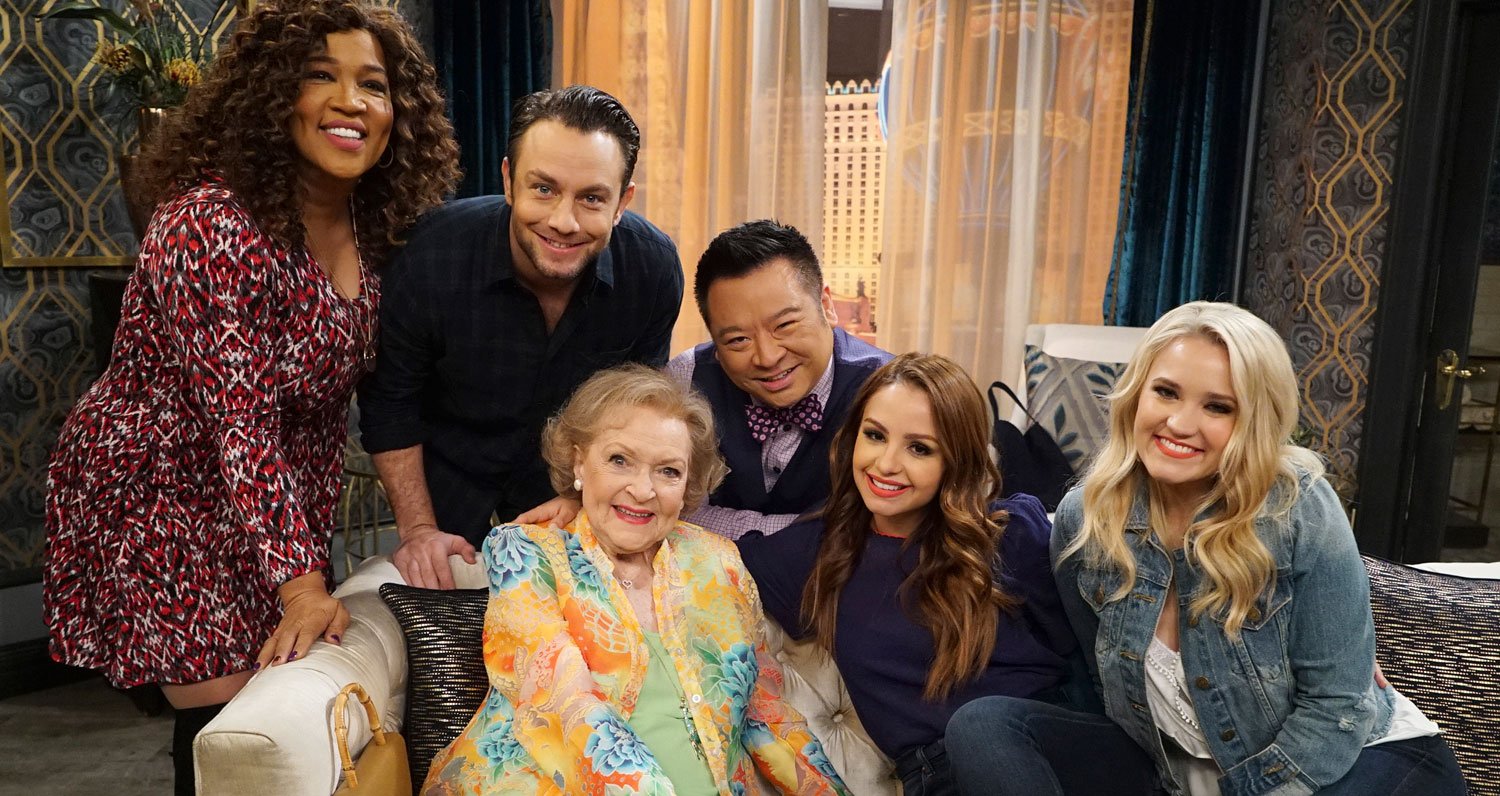 Betty White Returns to ‘Young & Hungry’ Tonight | Television, Young ...