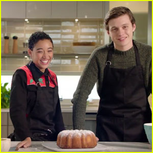 Amandla Stenberg & Nick Robinson Bake the 'Everything, Everything' Bundt Cake - Watch Now!