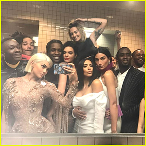 Kylie Jenner Hangs Out with Kendall, Paris Jackson, & Tons of Other Stars Inside Met Gala Bathroom!