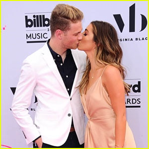 Lauren Elizabeth Kisses Boyfriend Cameron Fuller at the Billboard Awards 2017