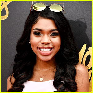 Teala Dunn's Psychedelic Platforms at the MTV TV & Movie Awards 2017 Are So Cute