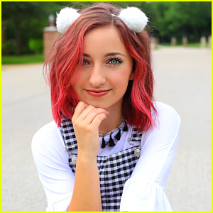 Social Star Bailey McKnight Changed Up Her Whole Look & Dyes Her Hair Pink!