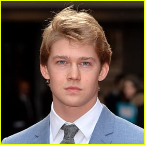 Taylor Swift S Boyfriend Joe Alwyn Lands Hot New Movie Role Casting Joe Alwyn Movies Just Jared Jr