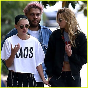 Kristen Stewart Hangs Out with Her Girlfriend & Best Friend! | CJ ...