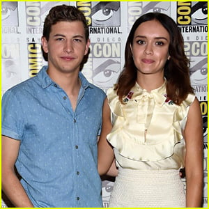 Tye Sheridan & Olivia Cooke Debut 'Ready Player One' Footage at Comic-Con!