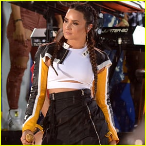 Demi Lovato Sings Sorry Not Sorry In The Rain For Gma Video Demi Lovato Just Jared Jr