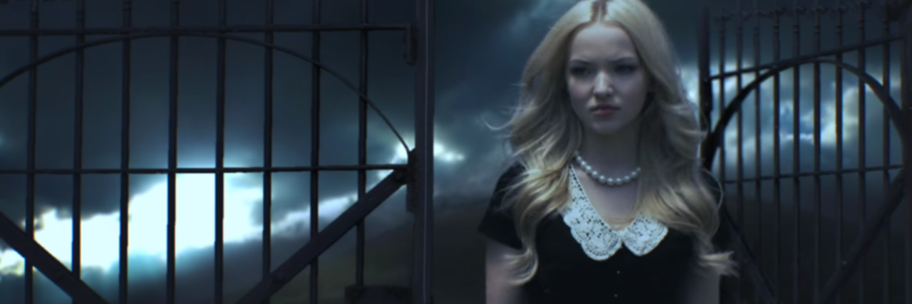Dove Cameron Ryan Mccartan S Song Glowing In The Dark Was Used As A Theme For The Solar Eclipse 2017 Solar Eclipse Dove Cameron Ryan Mccartan The Girl And The Dreamcatcher